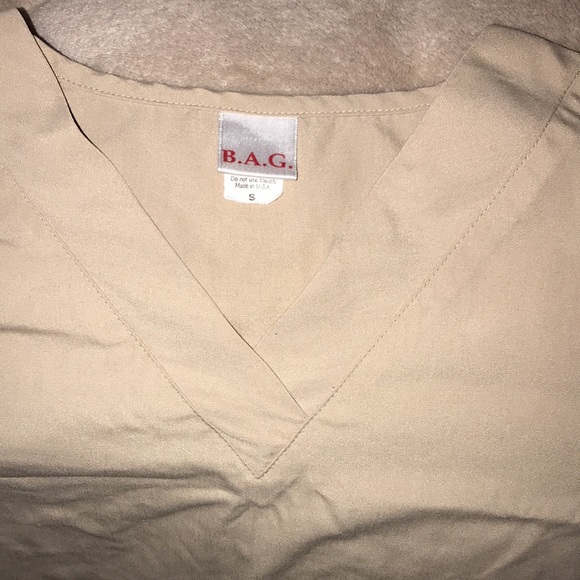 B.A.G. Small Tan scrub top with pockets V neck 💕 - Picture 2 of 4